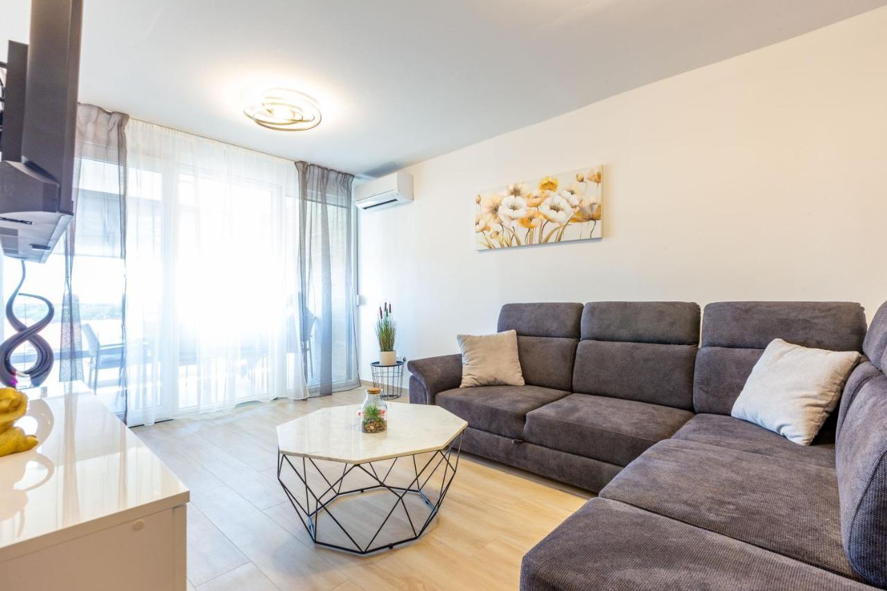 Apolon 2Bdr Apartment With Balcony Zadar Exterior photo
