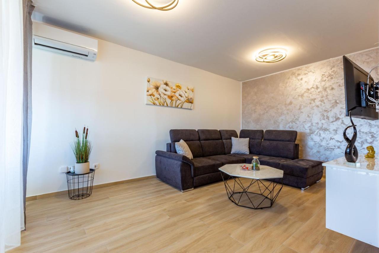 Apolon 2Bdr Apartment With Balcony Zadar Exterior photo